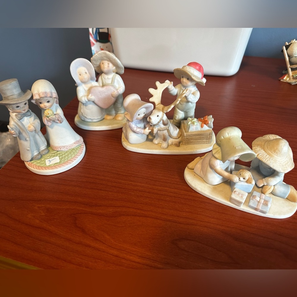 Circle of Friends 4 Piece Collectors Set of Figurines